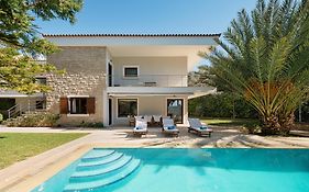 Villa Saronida